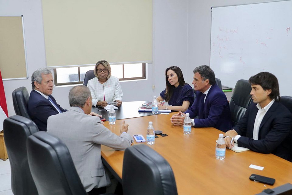 El Embajador De Argentina Realiza Visita A Parlatino.