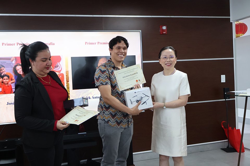Premiación del Concurso "China y Relaciones China-Panamá en Mis Ojos"