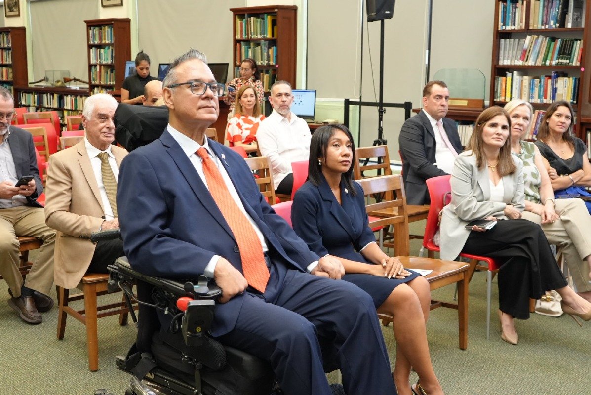 Representantes del Cuerpo Consular de Panamá, en la Tercera Asamblea General el 2025-2026, celebrada en la Biblioteca Presidente Roberto F. Chiari de la Autoridad del Canal de Panamá.