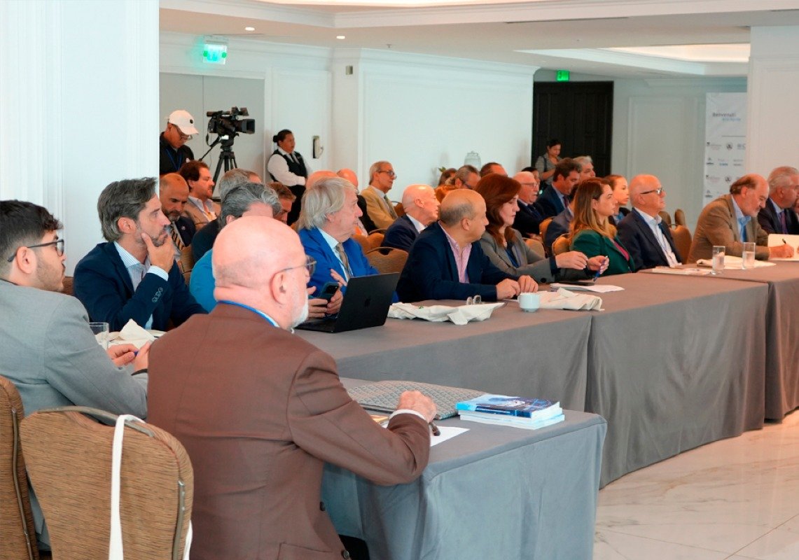 Miembros de las diversas Cámaras Italianas de diversos países.