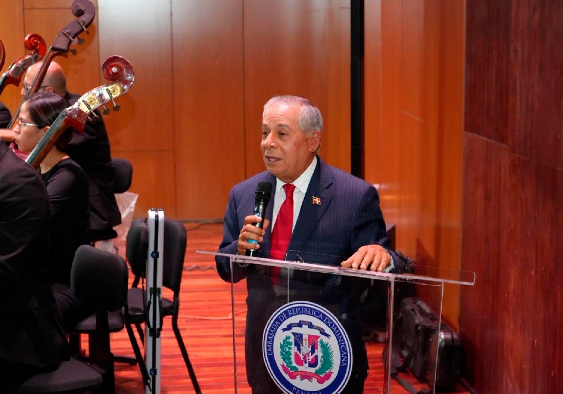S.E. Roberto Salcedo Gavilán, embajador de República Dominicana en Panamá, sostuvo que la gala quedó grabada como un hito de encuentro cultural.