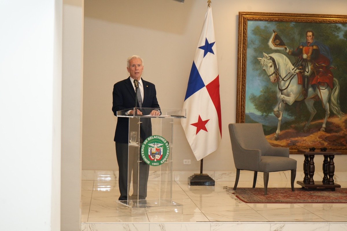 Dr. Michael Cosmopoulos, profesor de Historia y Arqueología Griega en la Universidad de Missouri-St. Louis y miembro de la Academia Griega de las Artes y Ciencias.
