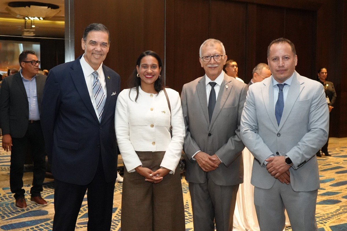 S.E. Joao Mendes, embajador de Brasil en Panamá, S.E. Amanda Martínez, embajadora de Barbados en Panamá, S.E. Fabio Mariño, embajador de la República de Colombia en Panamá y S.S. Carlos Suárez, encargado de negocios a.i. de la embajada de Bolivia en Panamá.