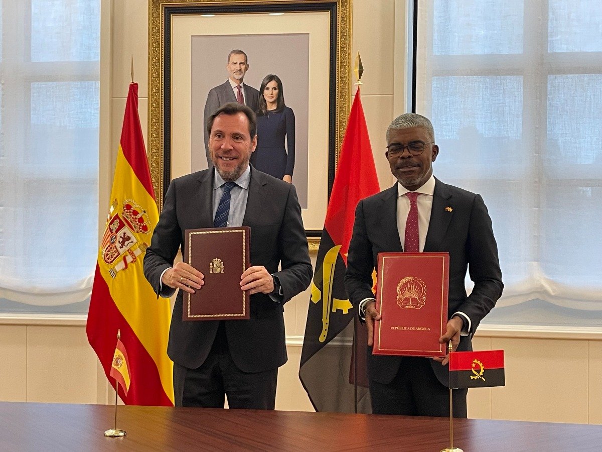 Firman Acuerdo de Cooperación en Transporte entre Angola y España