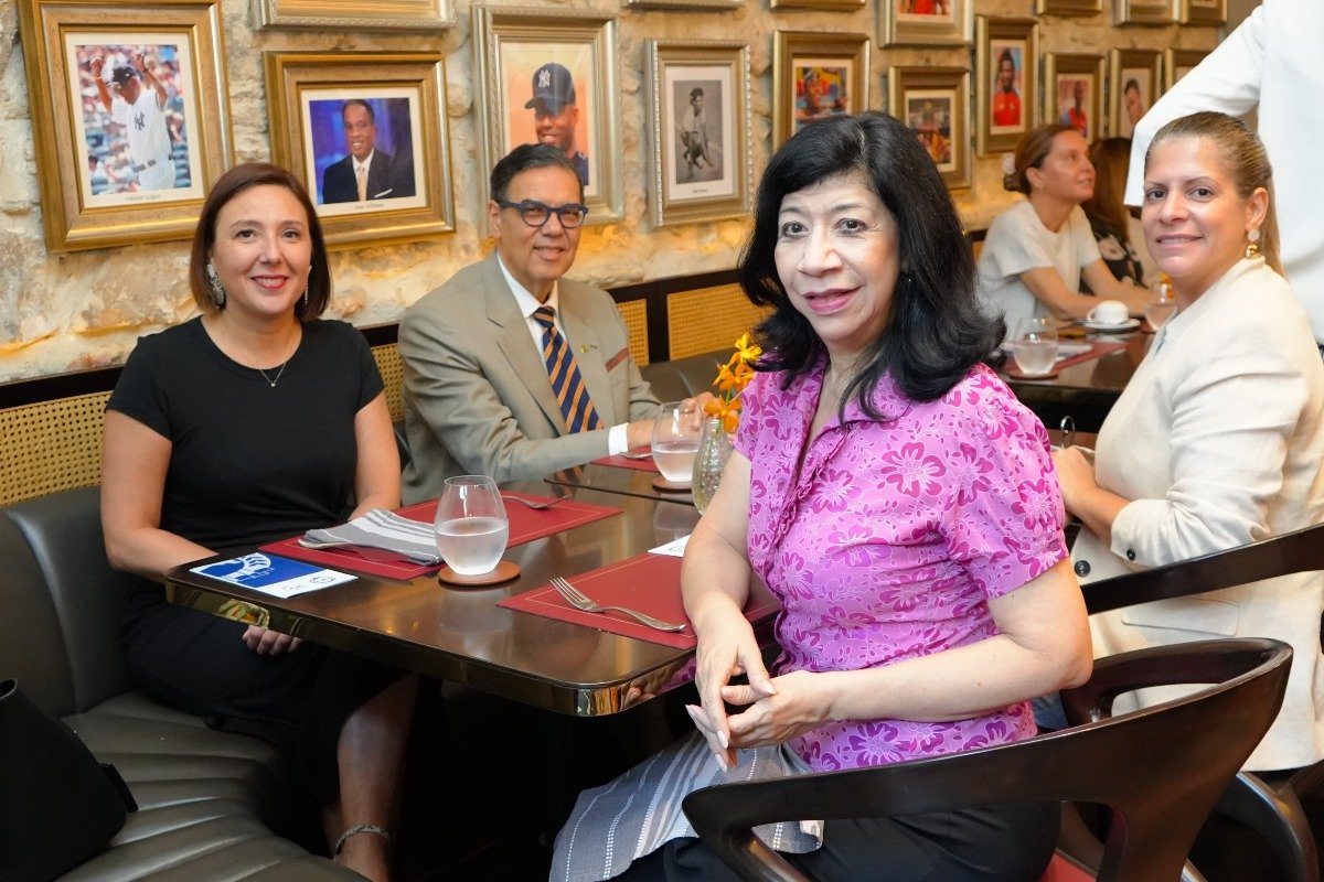 S.E. Giuditta Giorgio, embajadora de Italia en Panamá, S.E. Joao Mendes, embajador de Brasil en Panamá, S.E. Bernardina Vargas, embajadora de la República de Costa Rica en Panamá y S.E. Carolina Villarrubia, embajadora de Uruguay en Panamá.