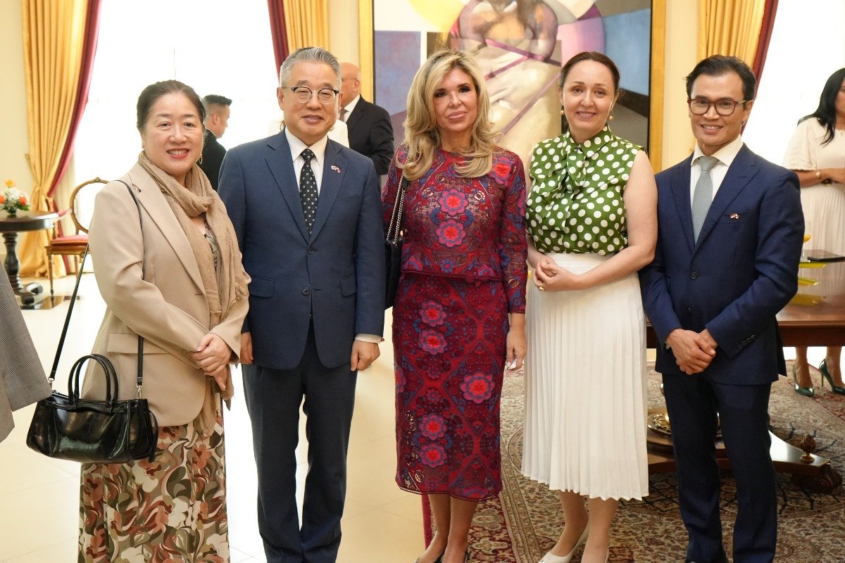 H.S. Emiko Yamaguchi, consejera de la embajada del Japón en Panamá, S.E. Han Byoung-jin, embajador de Corea en Panamá, S.E. Claudia Pavlovich Arellano, embajadora de los Estados Unidos Mexicanos en Panamá, S.E Armağan İnci Ersoy, embajadora de la República de Türkiye en Panamá y S.E. Hendra Halim, embajador de la República de Indonesia en Panamá.