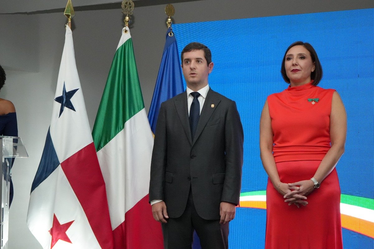 S.E. Carlos Hoyos, vicecanciller de la República de Panamá y S.E. Giuditta Giorgio, embajadora de Italia en Panamá.
