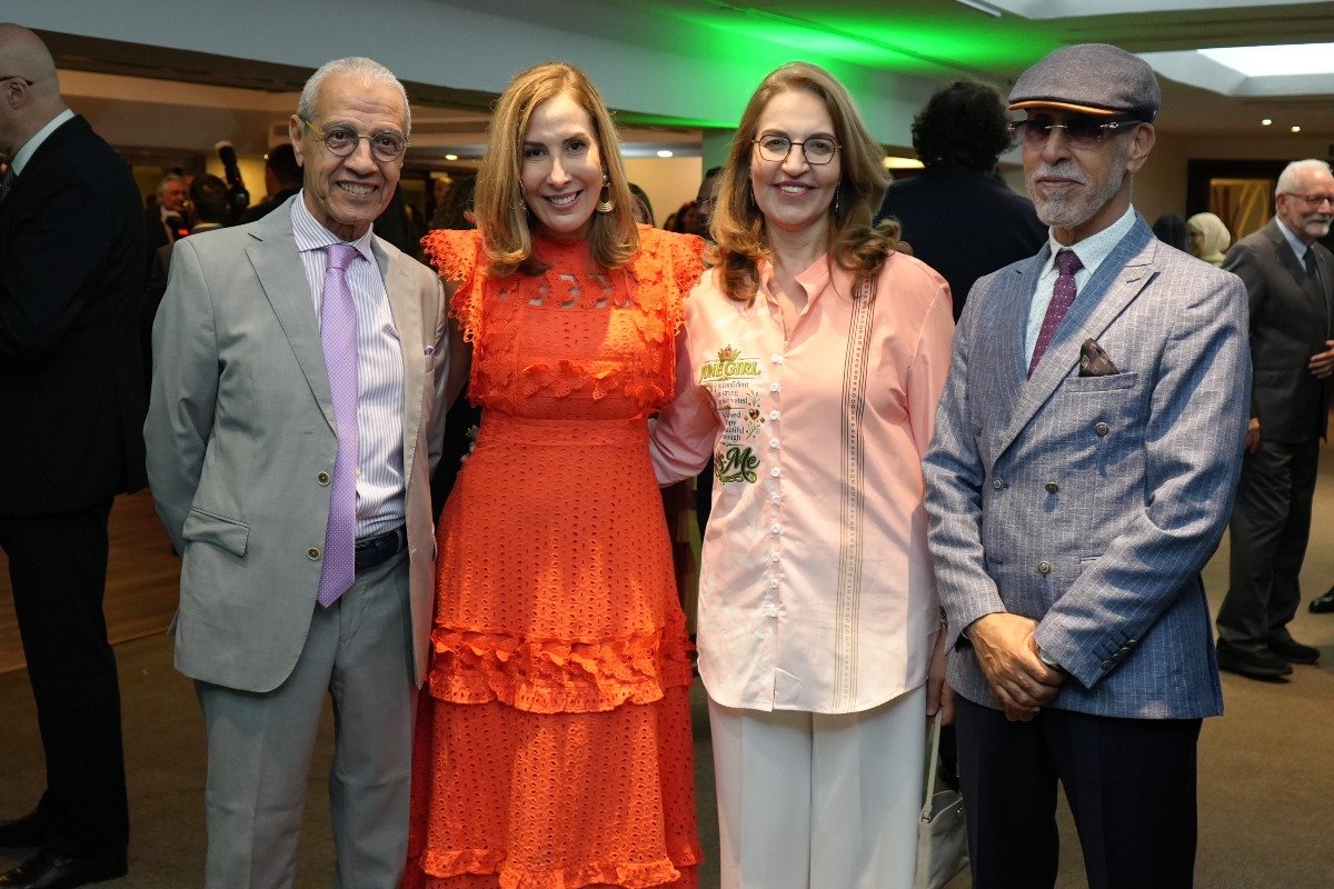 H.S. Abdelhadi Boucetta, esposo de la embajadora del Reino de Marruecos en Panamá, Marisol Guizado, Comunicadora y CEO de Panamá en Positivo, S.E. Bouchra Boudchiche, embajadora del Reino de Marruecos en Panamá y S.S. Jamal Ramadán Abuagila, encargado de negocios a.i. del Estado de Libia en Panamá.