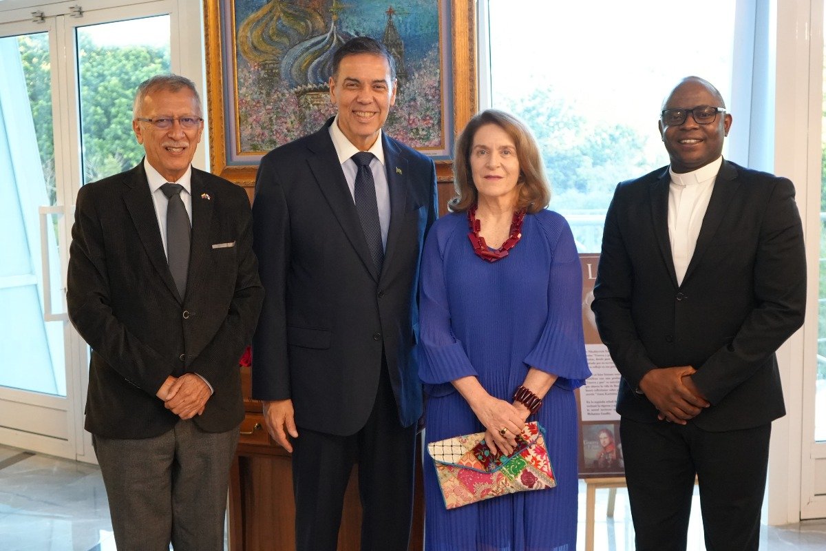 S.E. Fabio Mariño, embajador de la República de Colombia en Panamá, S.E. Joao Mendes, embajador de Brasil en Panamá, H.S. María Teresa Mendes, esposa del embajador de Brasil en Panamá y Rvdo. P. Basil Ikechukwu, primer secretario de la Nunciatura Apostólica.