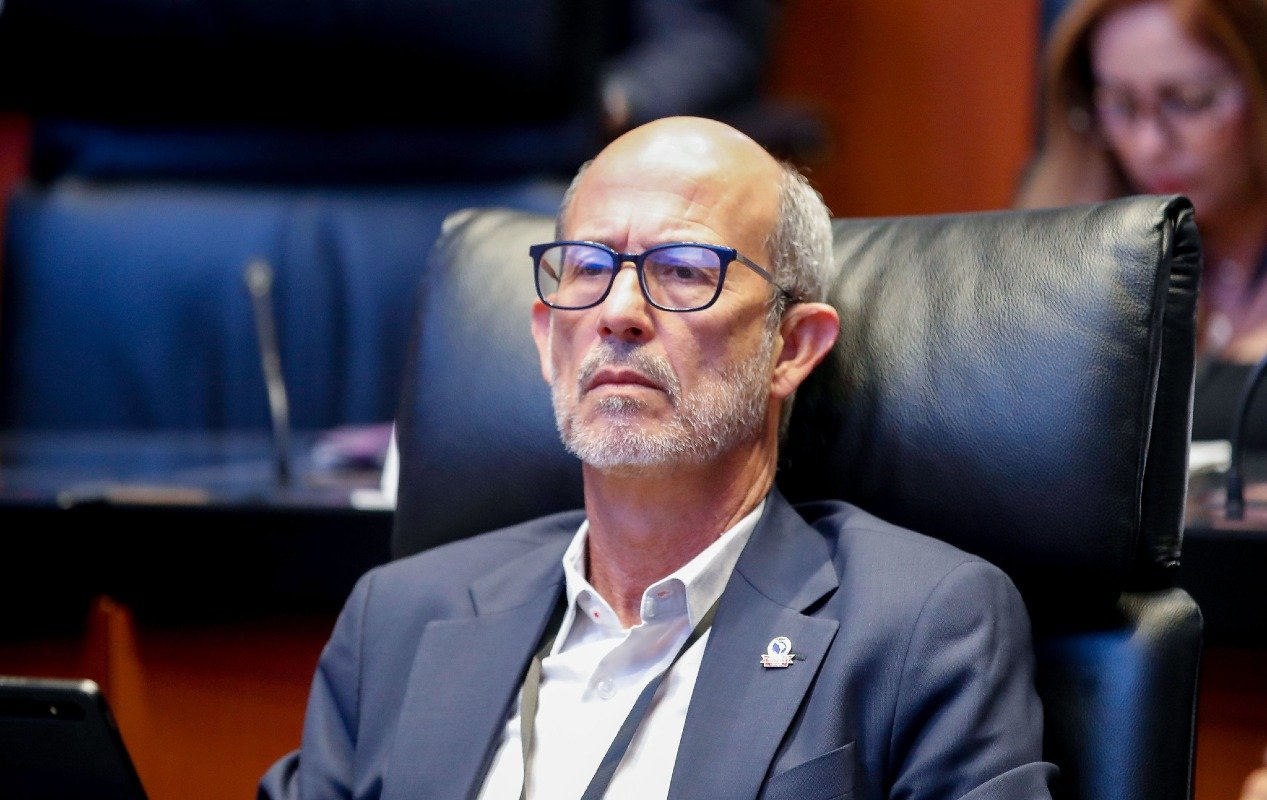 Presidente del PARLATINO, diputado Rolando González Patricio, durante la sesión de EuroLat.