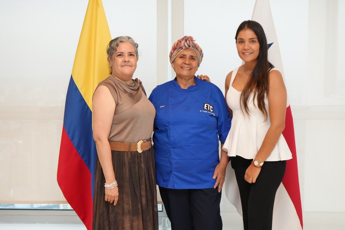 S.S. Marcela Rodríguez, ministra plenipotenciaria de la embajada de la República de Colombia en Panamá, Zoraida "Chori" Agámez, cocinera tradicional colombiana y Erica Castillo, primera secretaria de la embajada de la República de Colombia en Panamá.