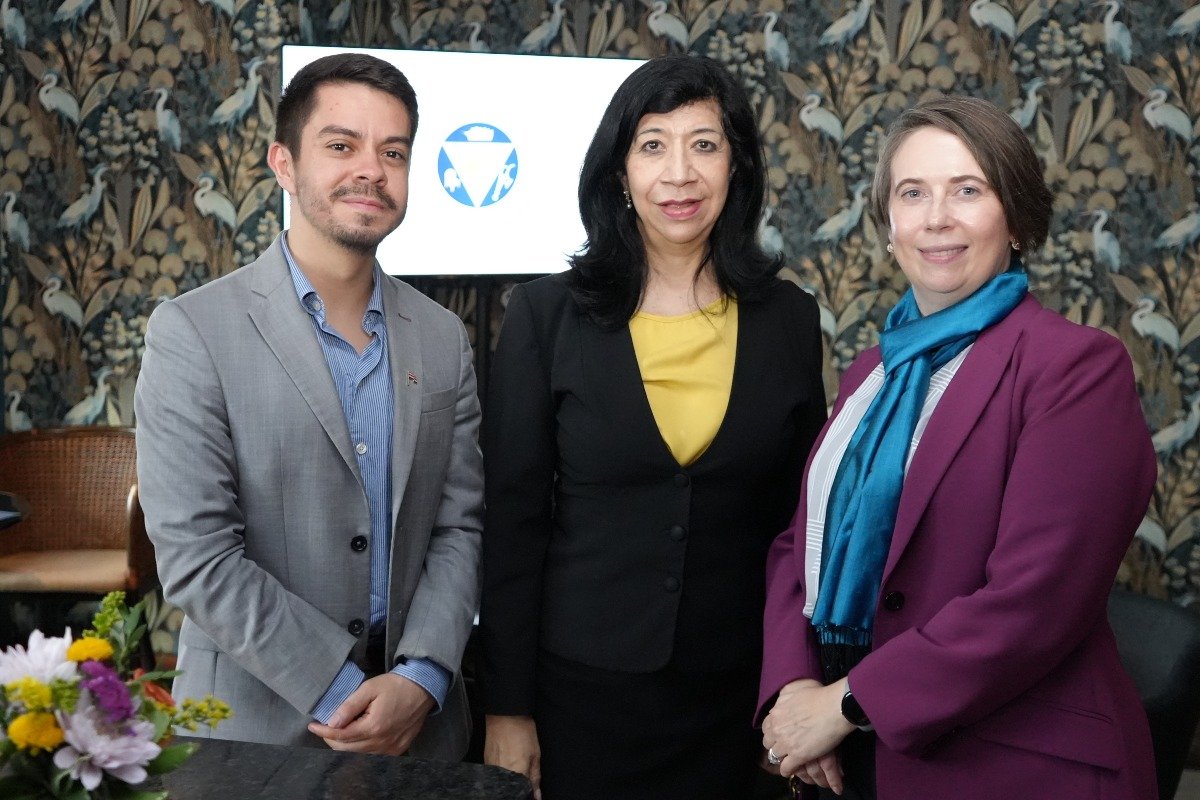 S.S. Daniel Quesada, consejero y cónsul de la embajada de la República de Costa Rica en Panamá , S.E. Bernardina Vargas, embajadora de la República de Costa Rica en Panamá y S.E. Patricia Atkinson, embajadora de Canadá en Panamá.