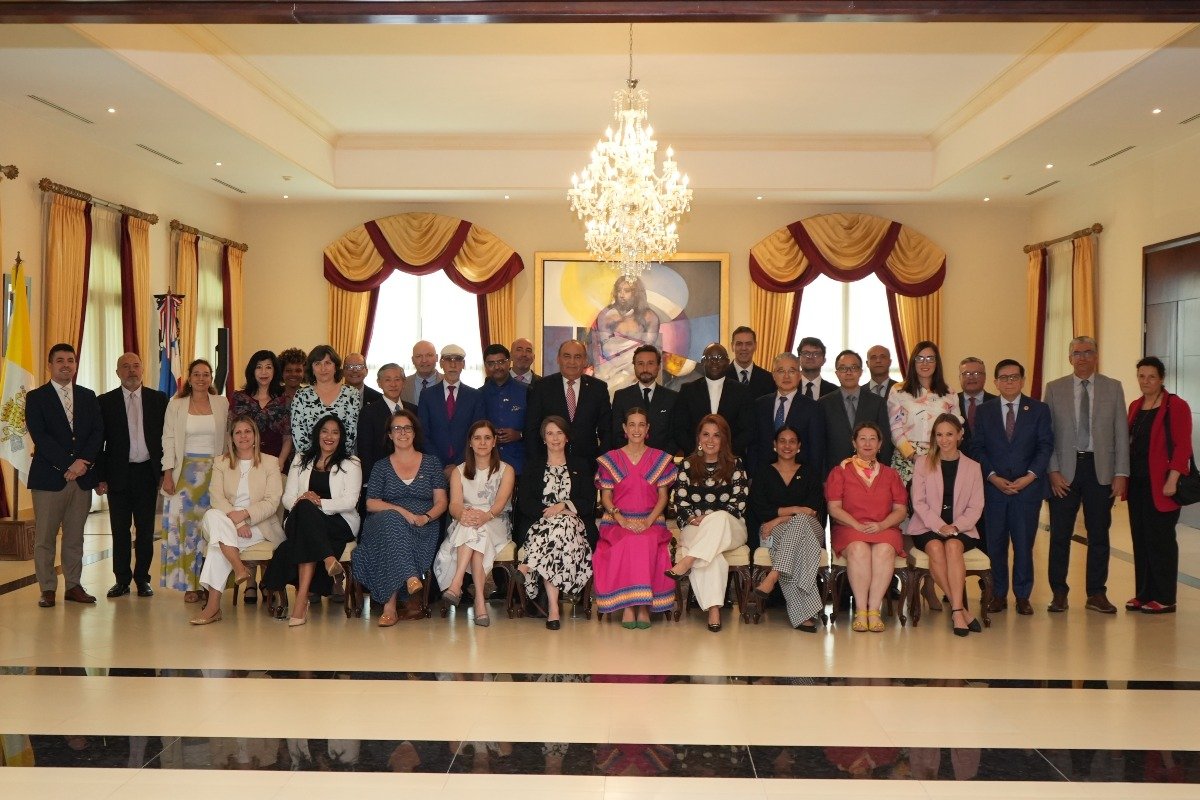 Miembros del cuerpo diplomático acreditado en el país que participaron en la recepción de despedida de S.E. Guzmán Palacios, embajador del Reino de España en Panamá.