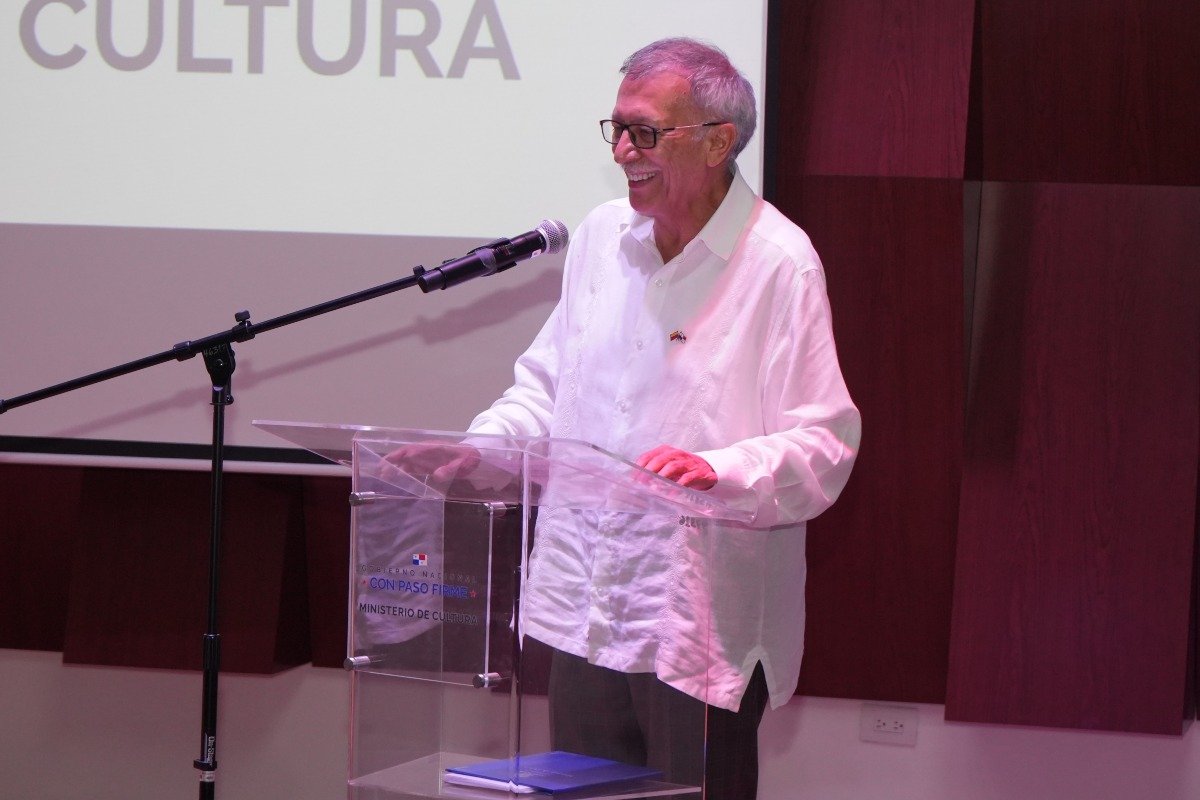 Presentación de las danzas indígenas U'wa por los Niños Boyacenses.