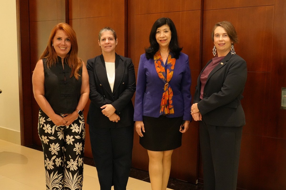 S.E. Karla Samayoa, embajadora de Guatemala en Panamá, S.E. Carolina Villarrubia, embajadora de Uruguay en Panamá, S.E. Bernardina Vargas, embajadora de la República de Costa Rica en Panamá y S.E. Patricia Atkinson, embajadora de Canadá en Panamá.