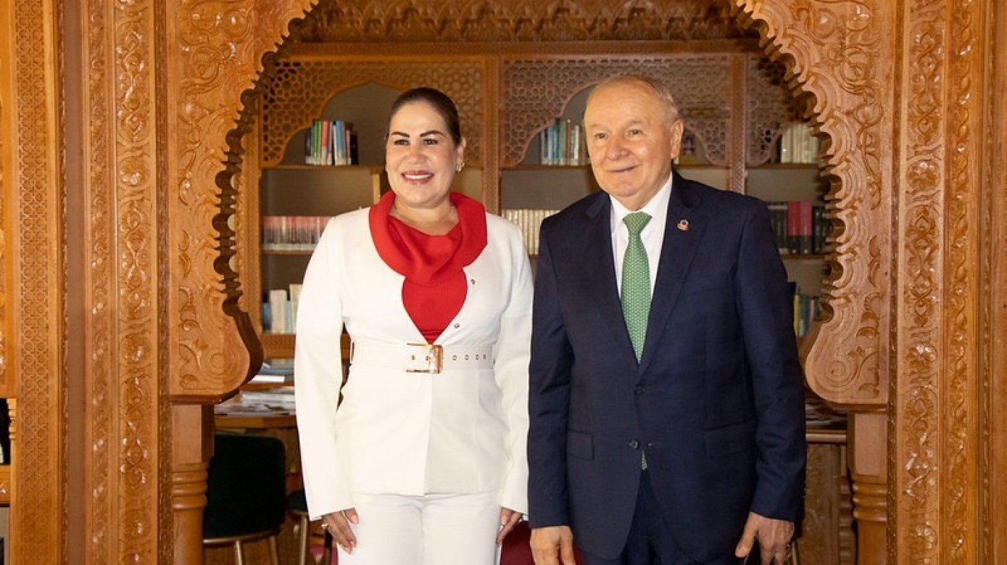 H.D. Shirley Castañedas, presidenta de la Asamblea Nacional de Panamá y Elías A. Castillo G., Secretario Ejecutivo del PARLATINO.