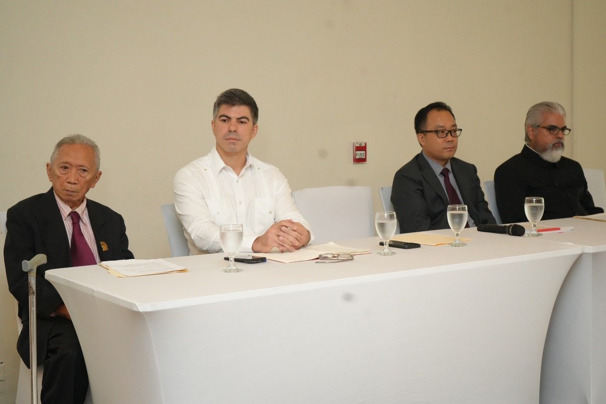 Julio Yao, Richard Morales, S.E. Zhang Xiangyan, embajador de la República Popular China en Panamá y Samuel Prado.