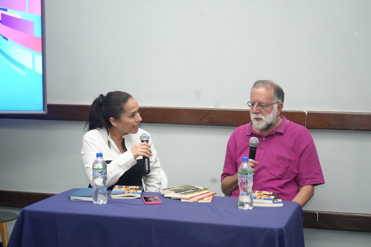 Yaron Avitov Presentó en Panamá su Novela "La Victoria de Patricia"