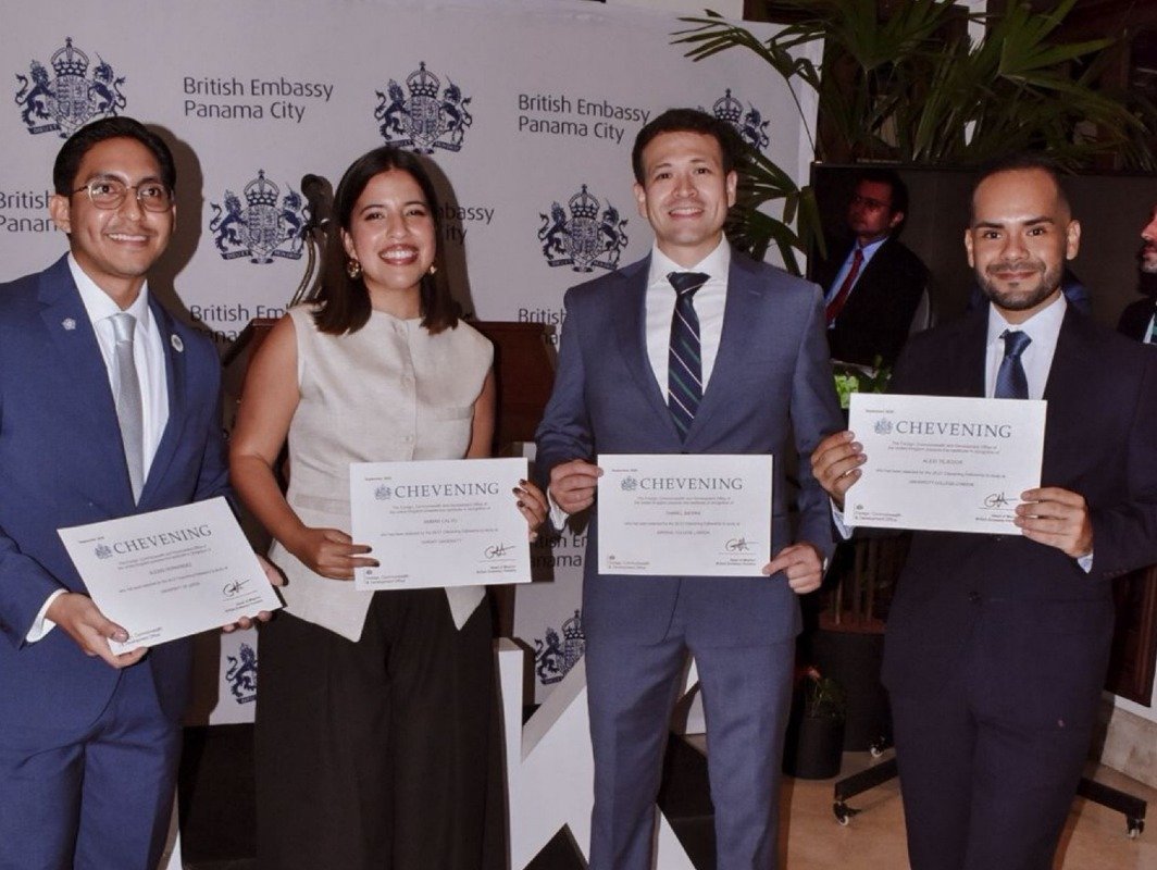 Alexis Hernández, Ámbar Calvo, Daniel Sierra y Alexi Tejedor, panameños seleccionados para las becas Chevening 2026-2027.