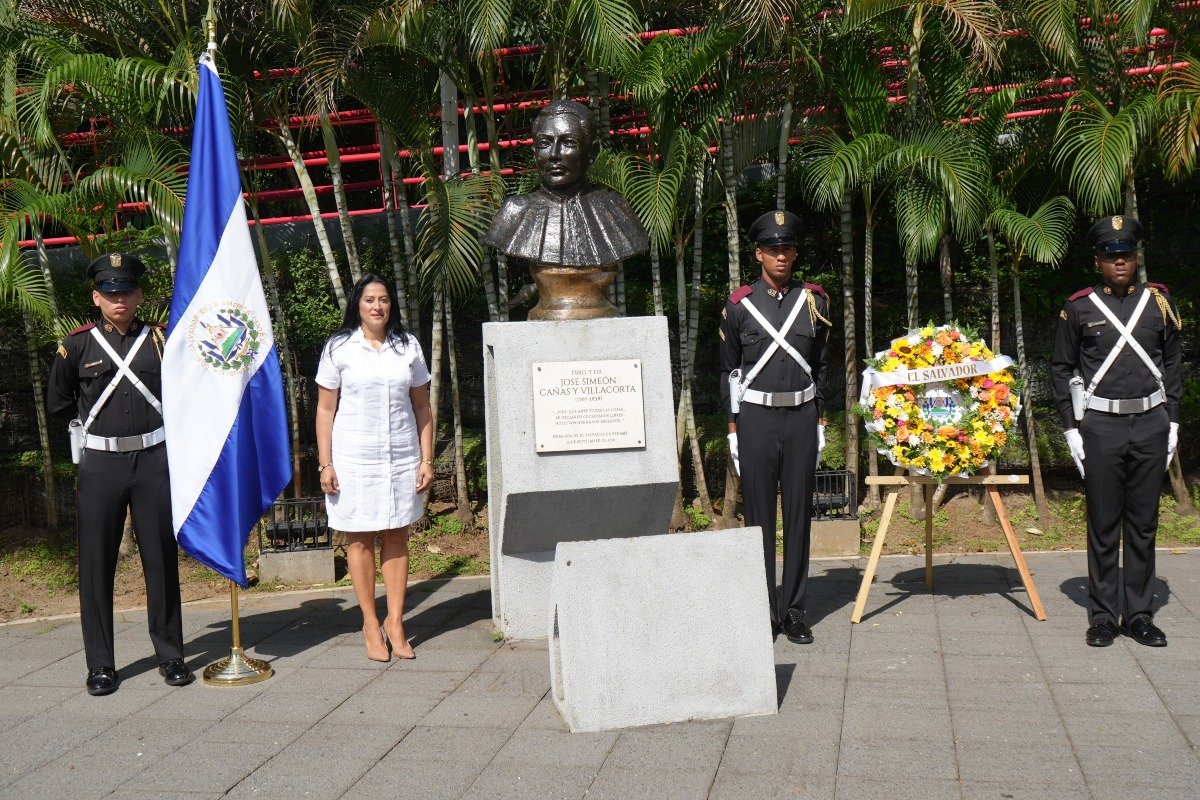 Un Tributo a la Historia y los Ideales de El Salvador
