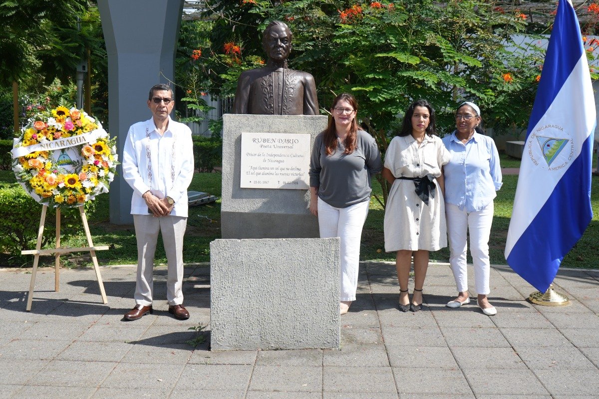 S.E. Carlos Midence, embajador de la República de Nicaragua en Panamá, S.S. Deyla Zeledón, cónsul de la embajada de la República de Nicaragua en Panamá, Ahsly Ramírez, técnica consular de la embajada de la República de Nicaragua en Panamá y Olga Mendoza, asistente de la sede de la embajada de la República de Nicaragua en Panamá.