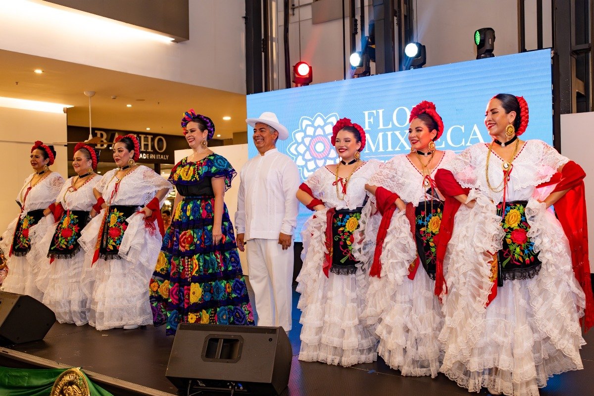 La celebración contó con presentaciones artísticas que destacaron la riqueza del folclore mexicano.