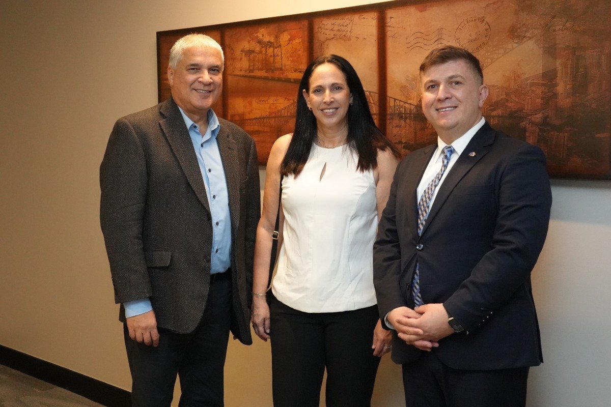 S.E. Mattanya Cohen, embajador del Estado de Israel en Panamá, H.S. Shira Cohen, esposa del embajador de Israel en Panamá y S.E. Enis Xhemaili, embajador de la República de Kosovo en Panamá.