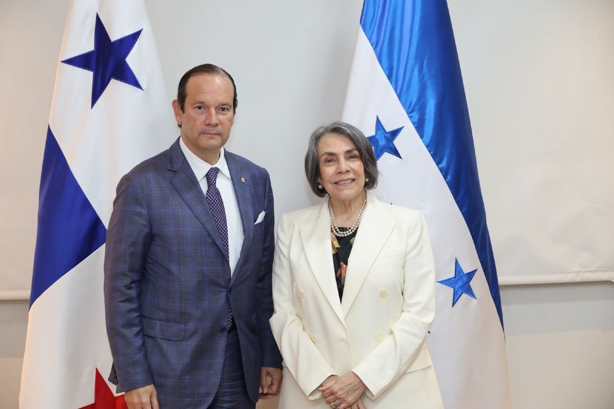 S.E. Javier Martínez-Acha Vásquez, ministro de Relaciones Exteriores de Panamá y S.E. Mireya Agüero, ministra de Relaciones Exteriores y Cooperación Internacional de Honduras.