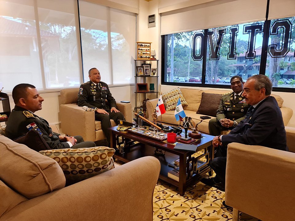 Embajador de Guatemala en Panamá S.E. Juan José Barrios Taracena se reúne con altos mandos del Servicio Nacional de Fronteras (SENAFRONT).