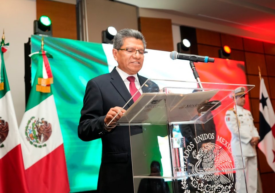H.S. Santiago Mateos Cibrián, Ministro (Encargado de Negocios a.i.) de los Estados Unidos Mexicanos, durante su discurso con motivo del 215º aniversario de la Independencia de México, frente a invitados especiales en la recepción oficial.
