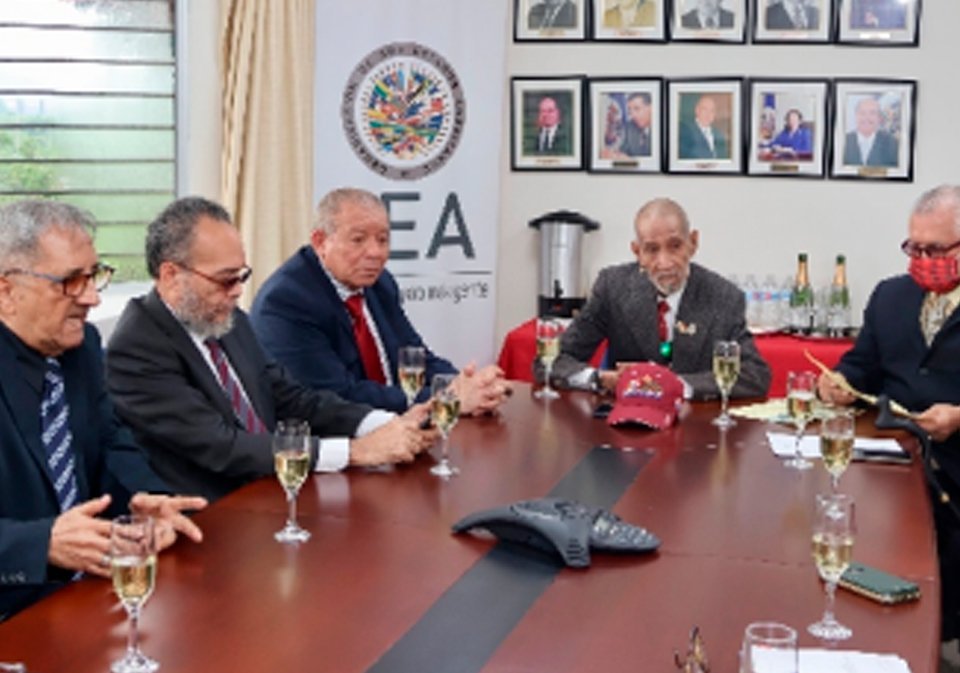 Oea Recibe Reconocimiento De Los Héroes Del 9 De Enero De 1964