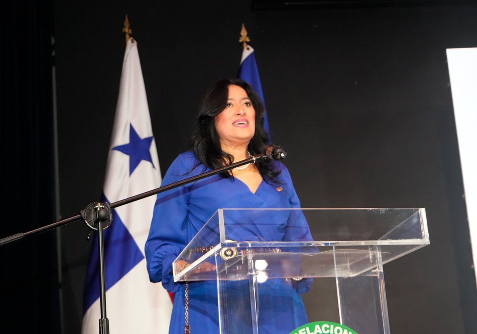 S.E. Iveth Zoraida Panameño, embajadora de El Salvador en Panamá, reconoció la cooperación bilateral entre los países.