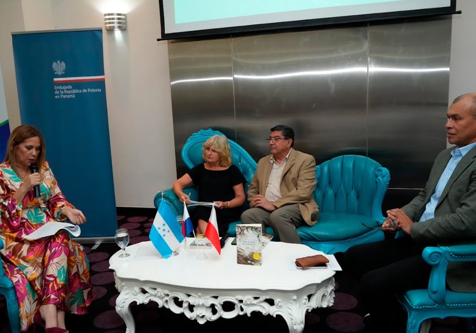 Encuentro Literario Dedicado A La Escritora Olga Tokarczuk 