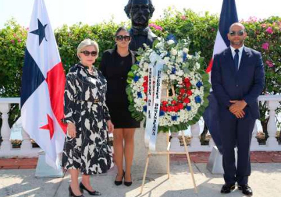 Colocación Ofrendas Florales A Juan Pablo Duarte, Padre De La Patria Dominicana