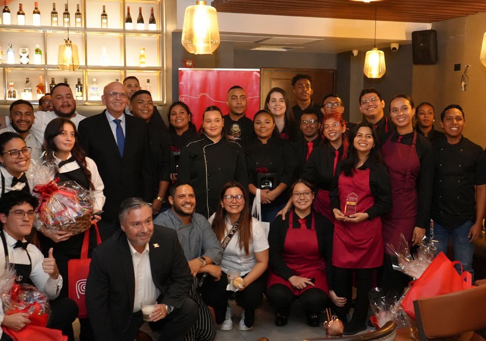 Concurso De Coctelería En Honor Al Perú: El Pisco Sour Brilla En Panamá