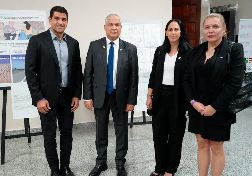 Dovi Eisenman, presidente de la Cámara de Comercio de Colón. S.E. Mattanya Cohen, embajador del Estado de Israel en Panamá; H.S. Anya Yonatan Leus, esposa del embajador del Estado de Israel en Panamá; Heroína Telaku, embajadora de la República de Kosovo en Panamá.