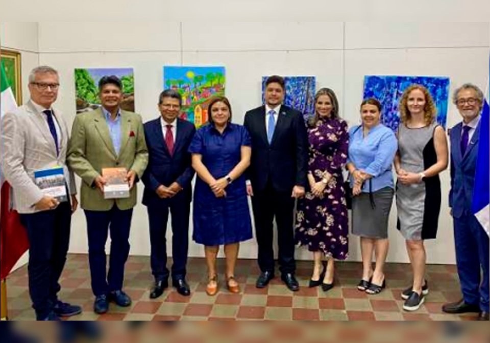 H.S. Gabriel Alou Forner, segunda jefatura de la embajada de España; S.E. Diomedes Carles, director general de ceremonial y protocolo del estado; S.S. Santiago Mateos, encargado de negocios de México; S.E. Laura Beatriz Moreno, embajadora de México en Chile: H.S. Gustavo Serrud; S.E. Kim Ursu. embajadora de Canadá; S.E. Alejandro Bichir,embajador de México