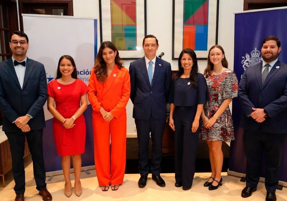Talento Panameño Seleccionado Para Becas Chevening 2025