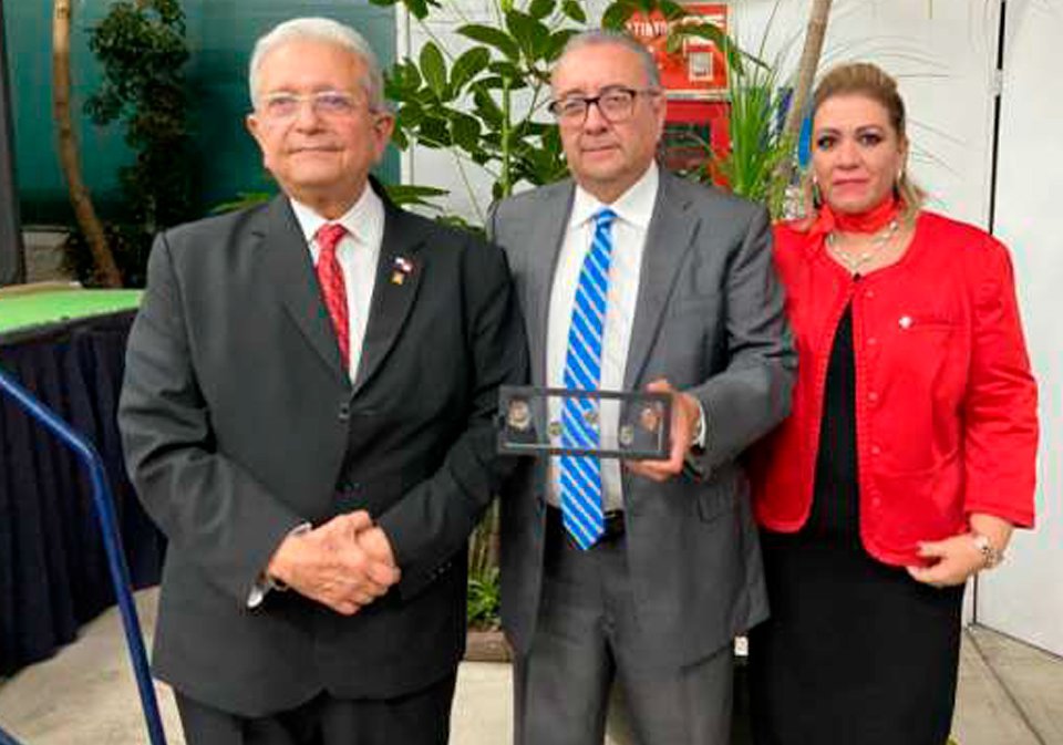 Reconocimiento para el Embajador Alfredo Oranges