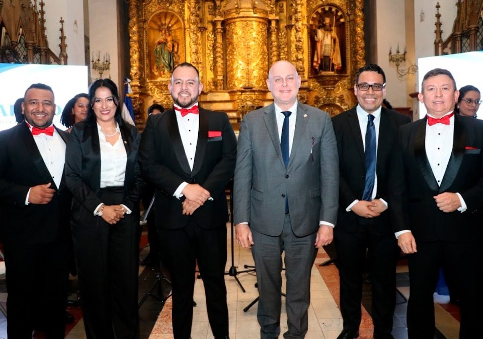 El Salvador Canta Al Mundo: Panamá Recibe La Gira” Corazón De Añil”