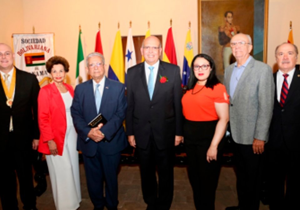 Sociedad Bolivariana De Panamá Realiza Sesión Solemne