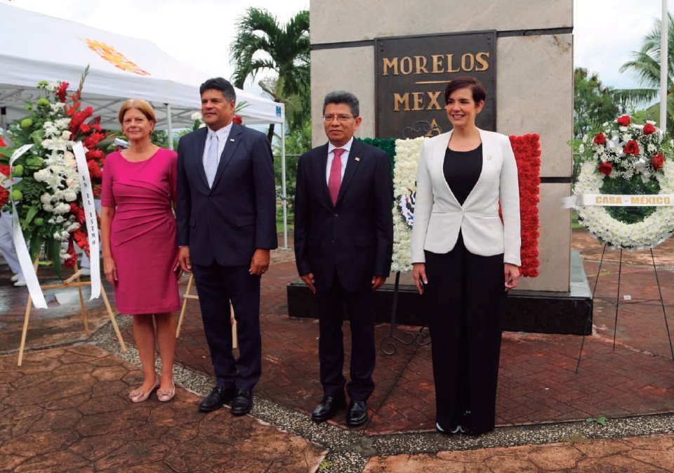 Directora ejecutiva del Patronato Panamá Viejo Julieta de Arango, Director de Protocolo y Ceremonial del Estado Diomedes Carles, Vice Alcaldesa de Panamá Judy Meana, Encargado de Negocios de México S.S. Santiago Mateos Cibrián.