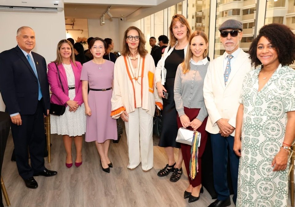 Diplomacia Y Moda Unen Fuerzas Para Impulsar La Exportación Panameña