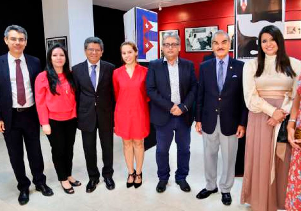 Exposición De Carteles En Homenaje Al Maestro Félix Beltrán