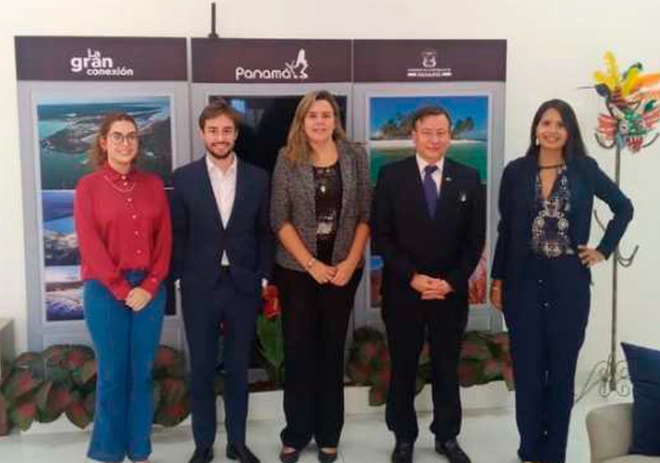 José Demarcki Oliveira, Gerente de Atracción de Inversiones Internacionales, Melissa Sequeira, Especialista en Atracción de Inversiones, Clarice Carvalho, Asesora de Organización de Ferias y Evento, Andrea Parrode da Rocha, Jefe de Gabinete