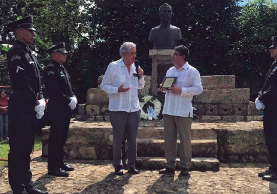 Ceremonia De Ofrenda Floral Con Motivo De La Celebración De Los 230 Anos Del Nacimiento De Morazán