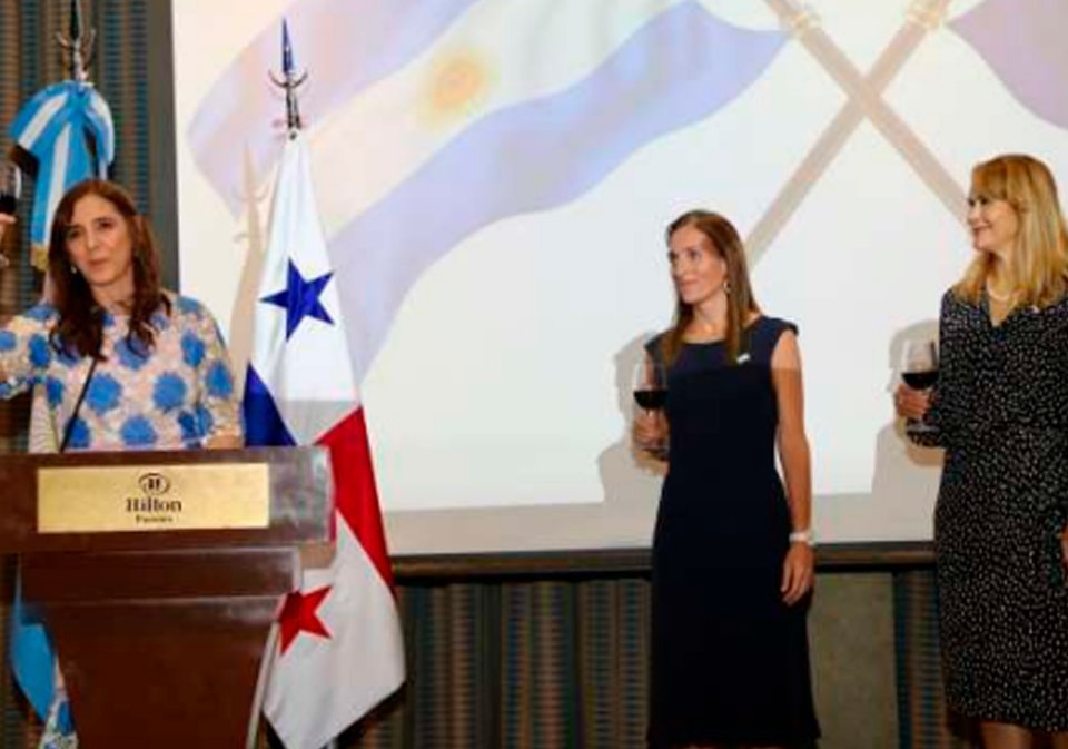 Embajada Argentina Celebra El 214° Aniversario De La Revolución De Mayo