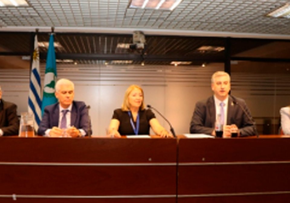 H.S. Elías Castillo, Secretario Ejecutivo del Parlatino; Diputado Rodrigo Goñi de Uruguay; S.E. Silvia Giacoppo, Presidenta del Parlamento Latinoamericano y Caribeño; H.S. Juan Martin Rodríguez, Secretario General y Directora, Sra. Pilar Zamora.
