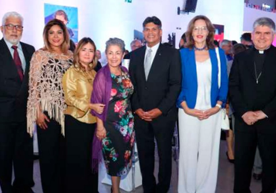 S.E. Carlos Fitzgerald, director de cooperación intemacional de Cancillería; H.S. Mayella Lloyd, jefa de prensa de la Cancillería; S.E. Ingrid Picado, embajadora de Costa Rica; S.E. Diomedes Carlos; S.E. Bouchra Boudchiche, embajadora del Reino de Mamuecos; S.E.R. Monseñor Dagoberto Campos,Nuncio Apostólico