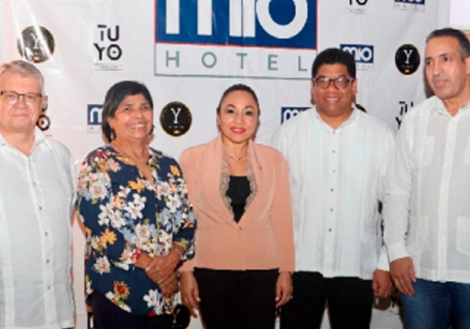 S.E. Evgeny Boikov, embajador de Rusia; S.E. Consuelo Sandoval, embajadora de Nicaragua; Diputada Yuzaida Marin; S.E. Víctor Manuel Cairo, embajador de Cuba; S.E. Sidahmed Salec lahadih, embajador de Saharaui.